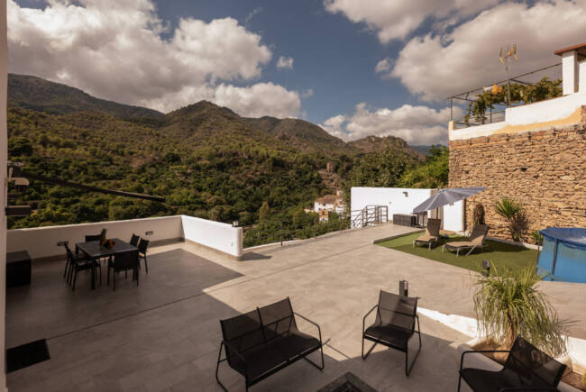 vistas a la sierra de Los Guajares